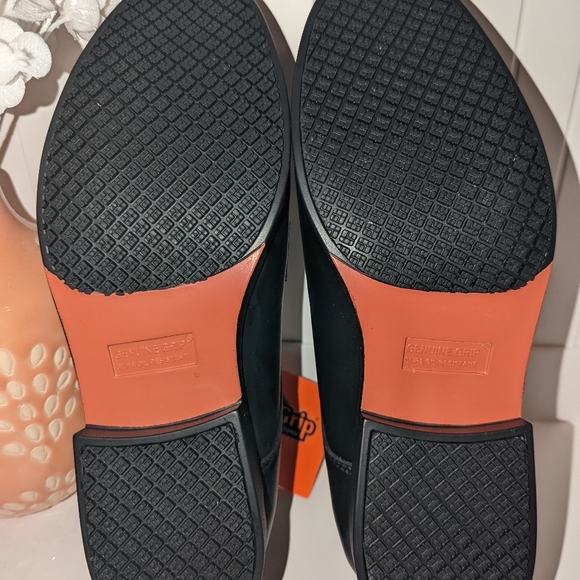Genuine Grip Mens Shoes 10.5M Work Slip and Oil Resistant Cushion Comfort.New - Picture 9 of 15